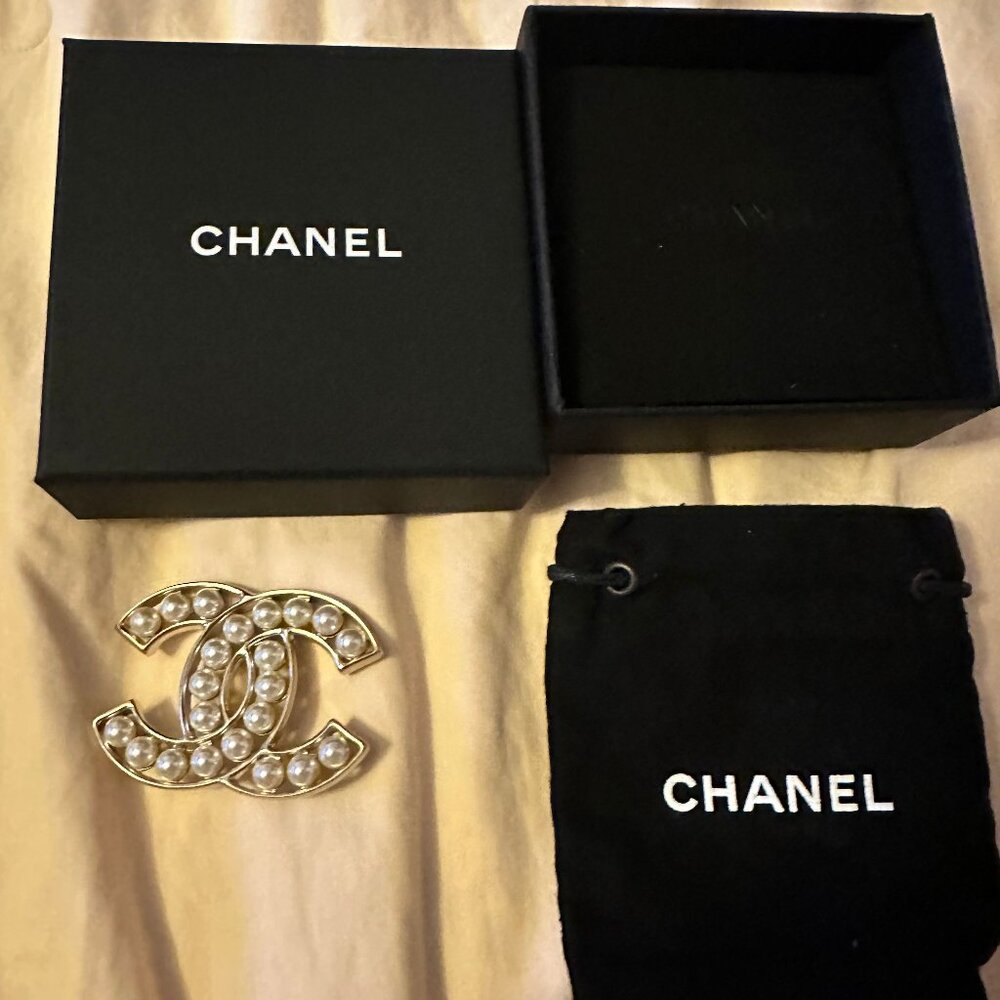 Chanel CC Gold Tone Pearl Statement Broach